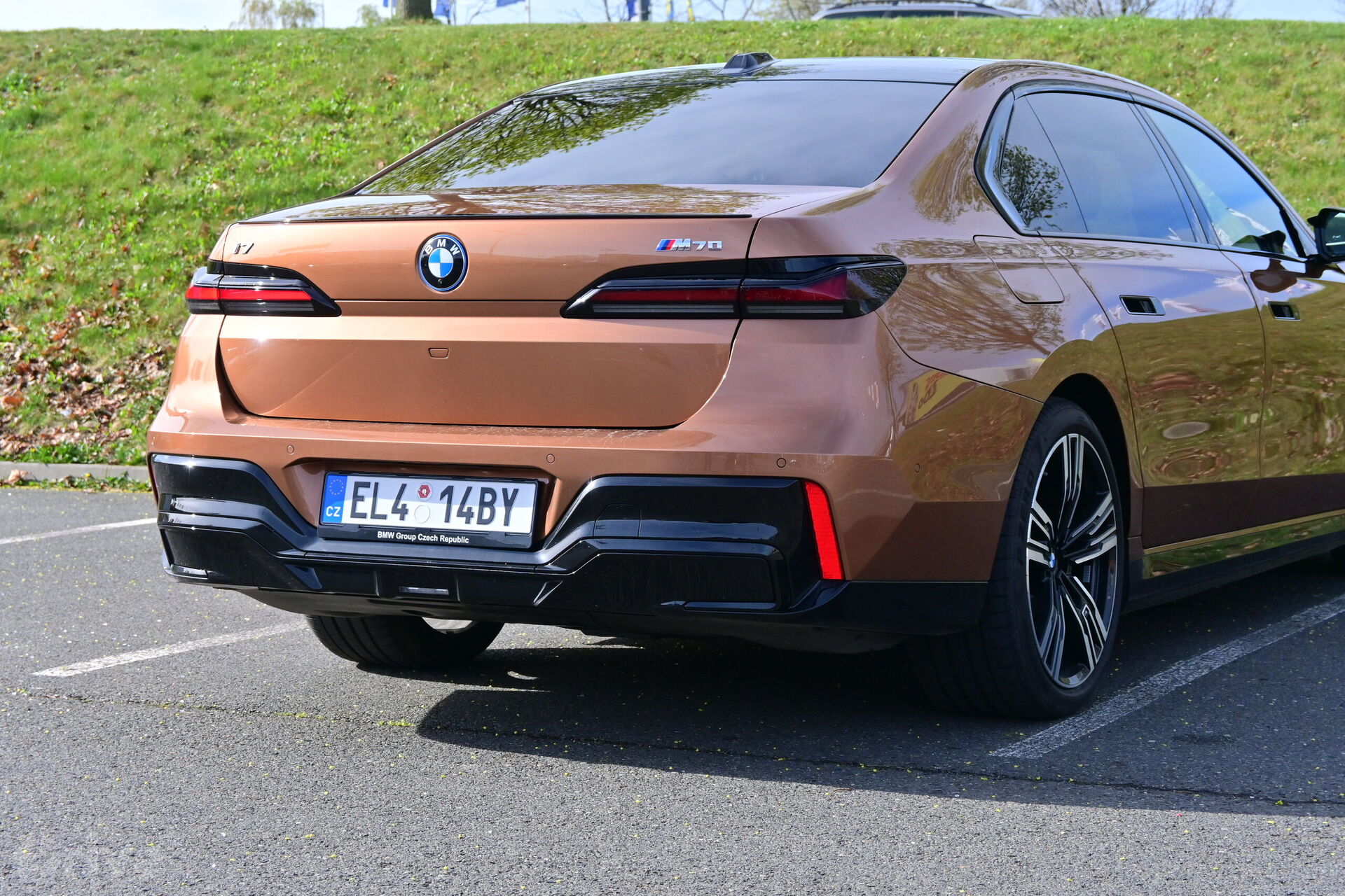 BMW i7