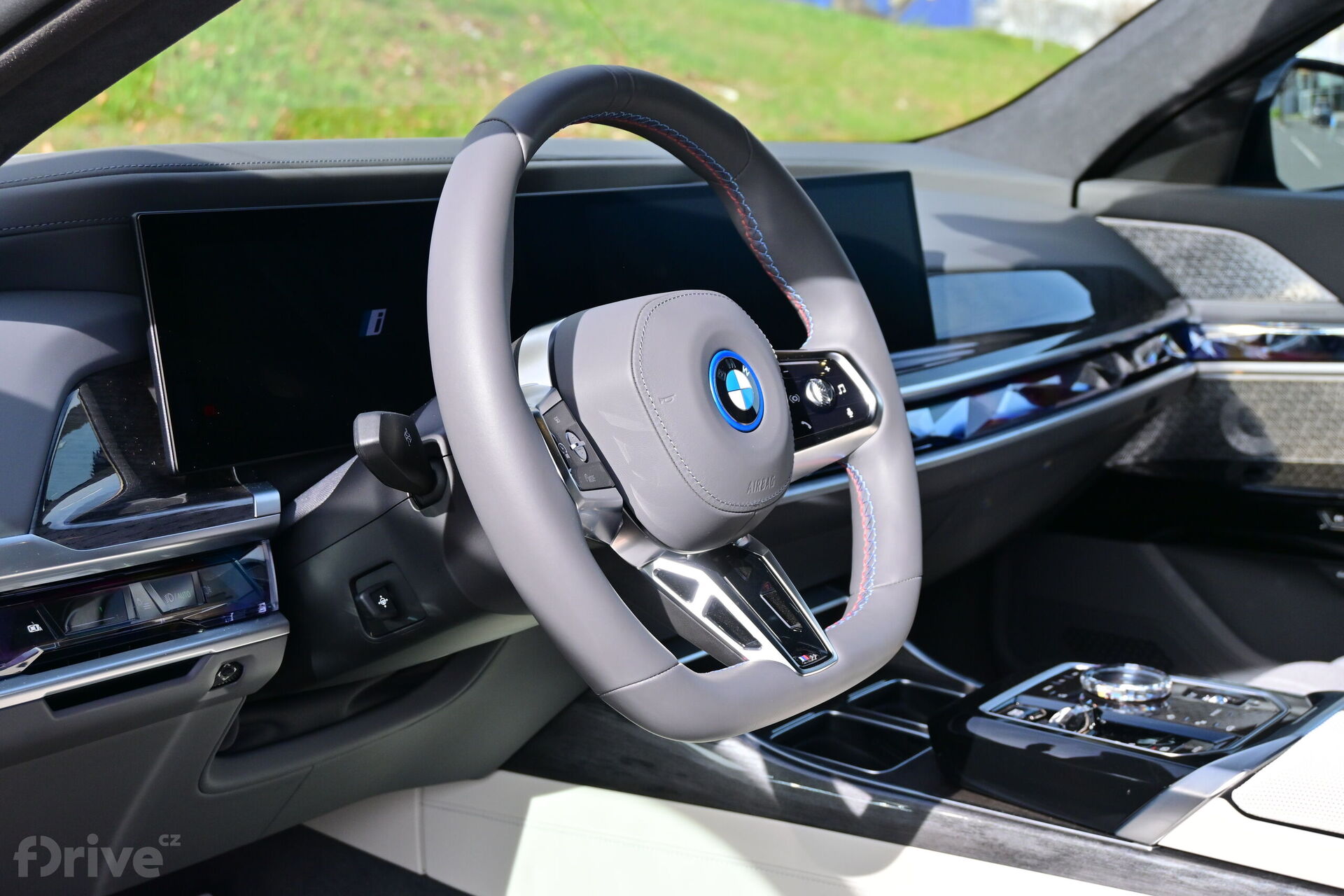 BMW i7