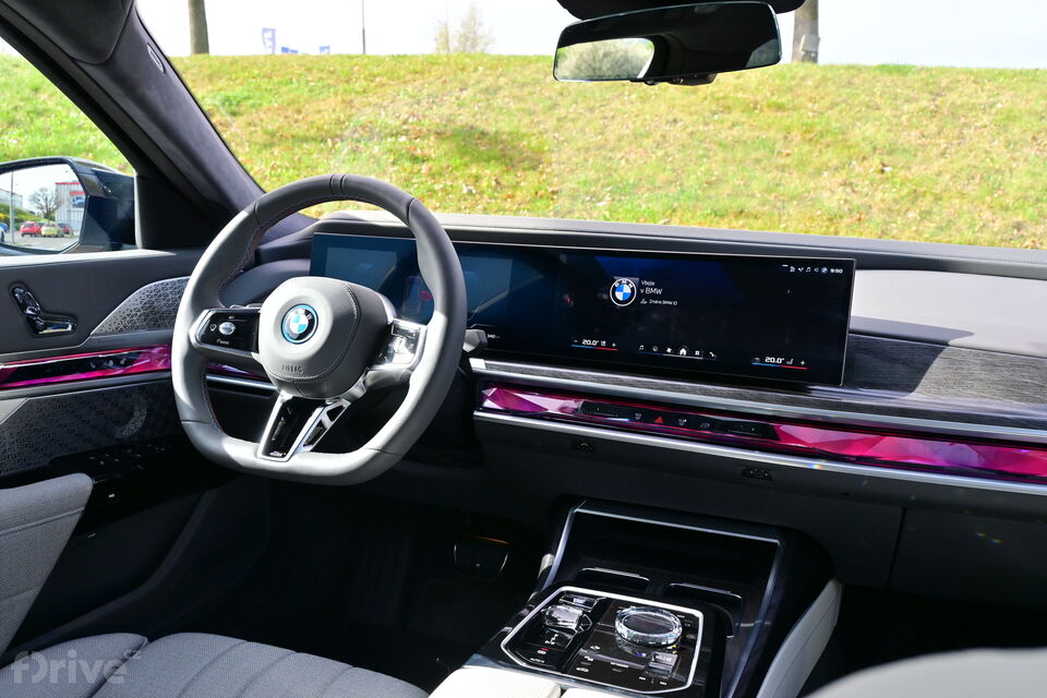 BMW i7