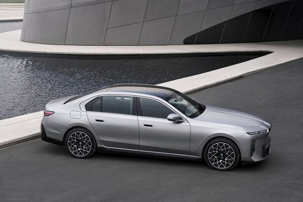 BMW i7 facelift (2026)