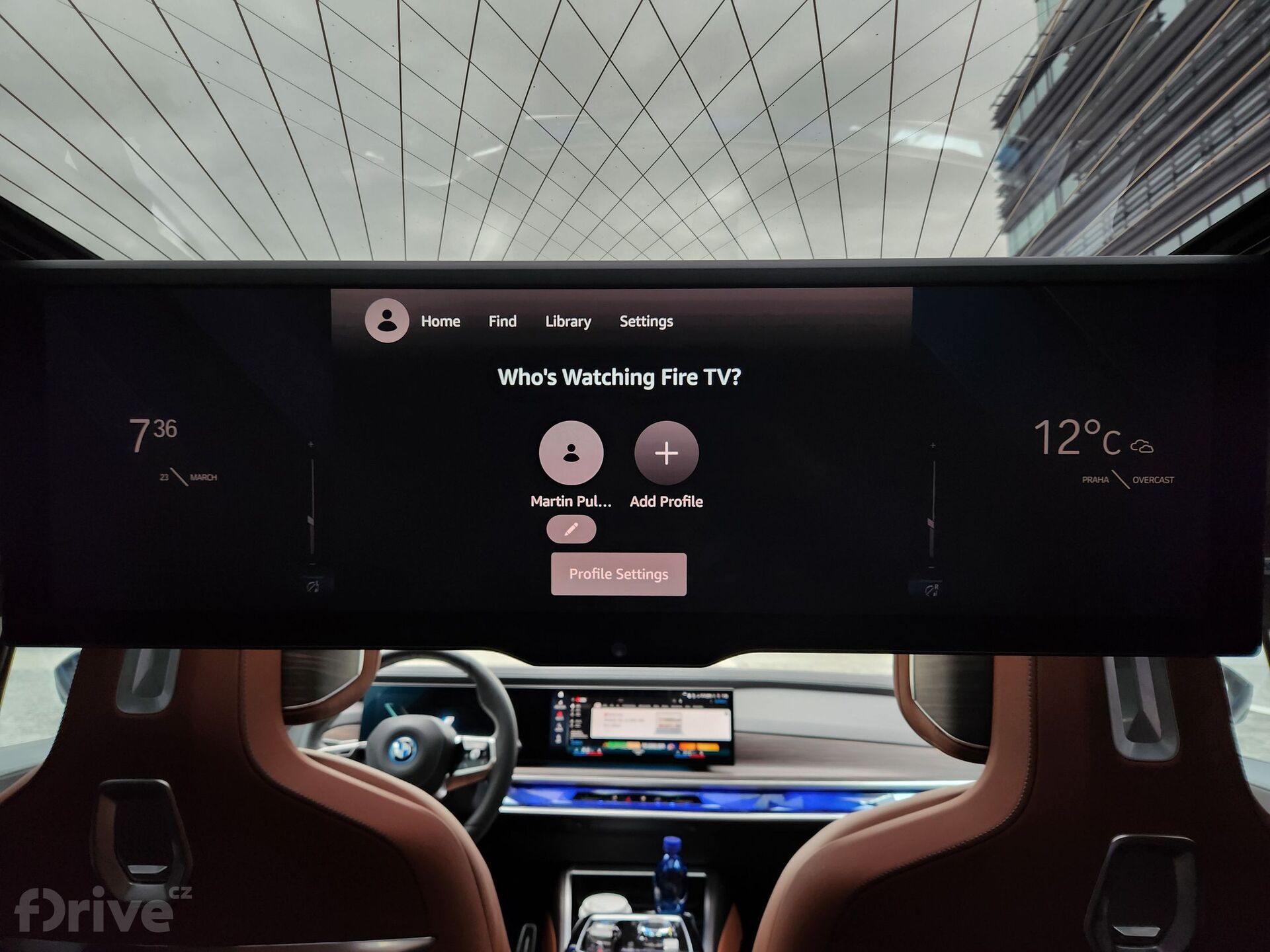 BMW i7 Theatre Screen