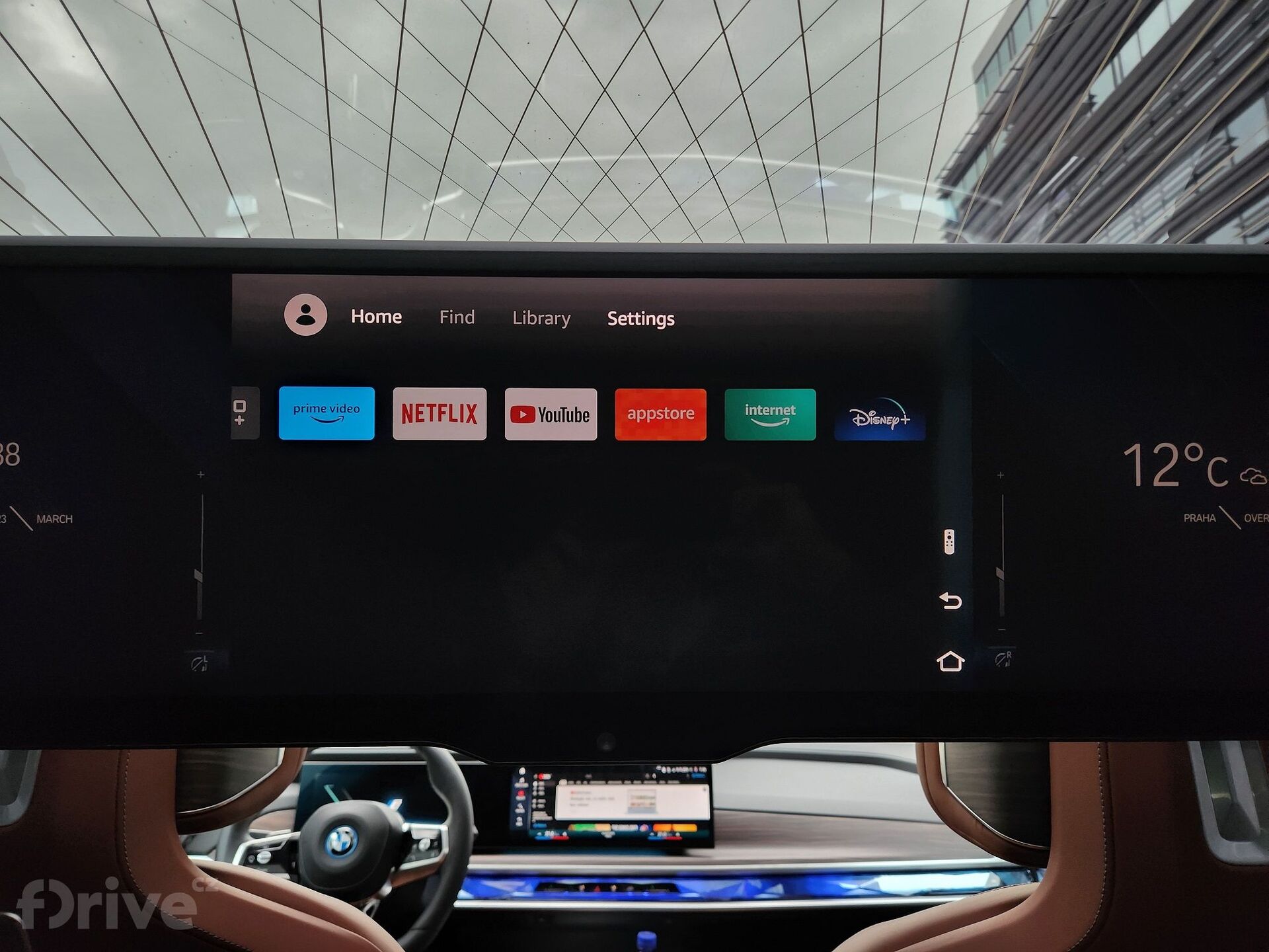 BMW i7 Theatre Screen