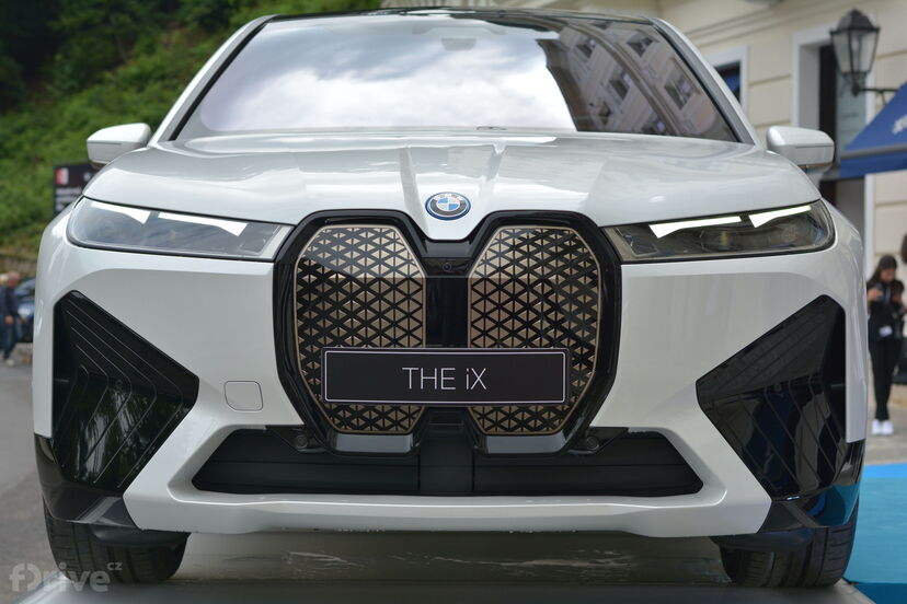 BMW iX