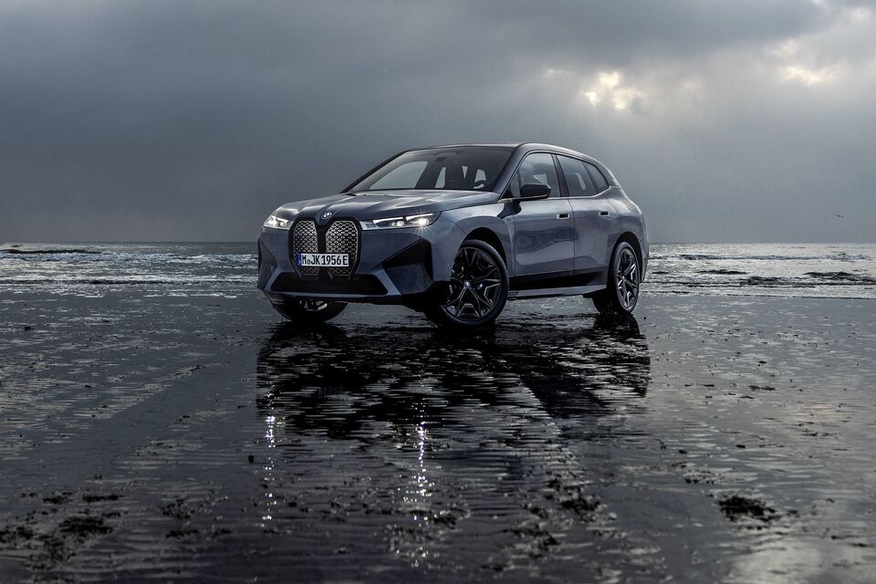 BMW iX
