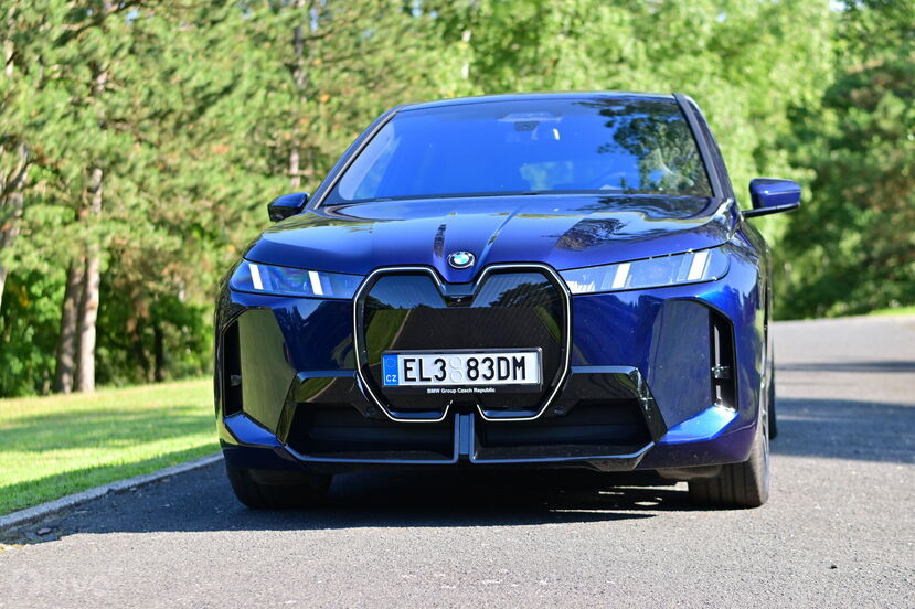 BMW iX facelift (2025)