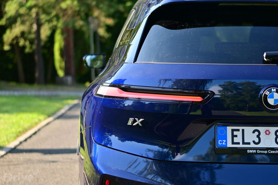 BMW iX facelift (2025)