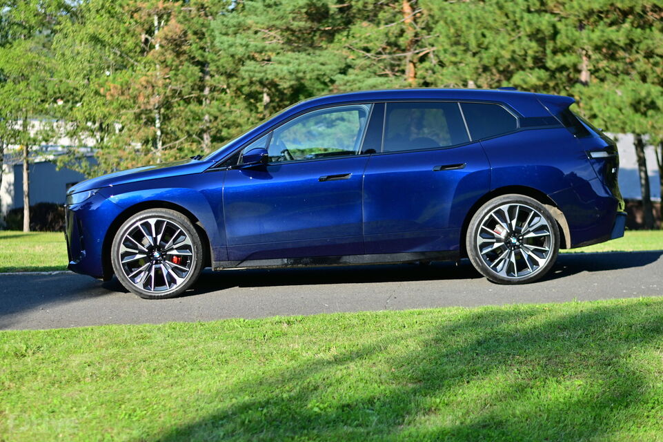 BMW iX facelift (2025)