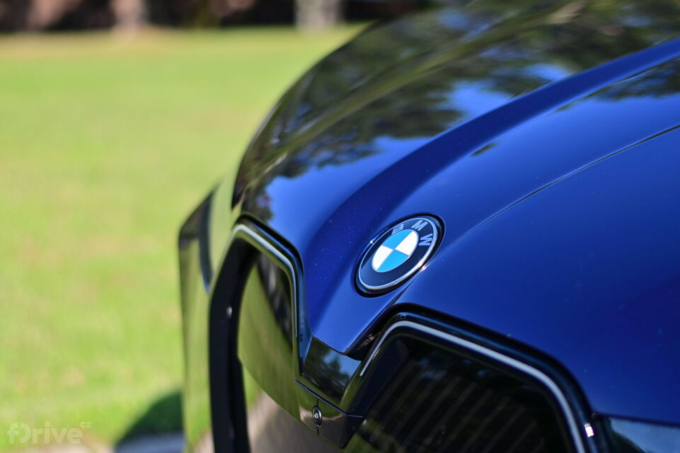 BMW iX facelift (2025)