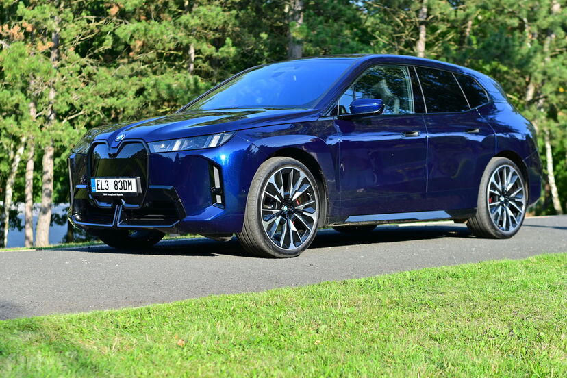 BMW iX facelift (2025)