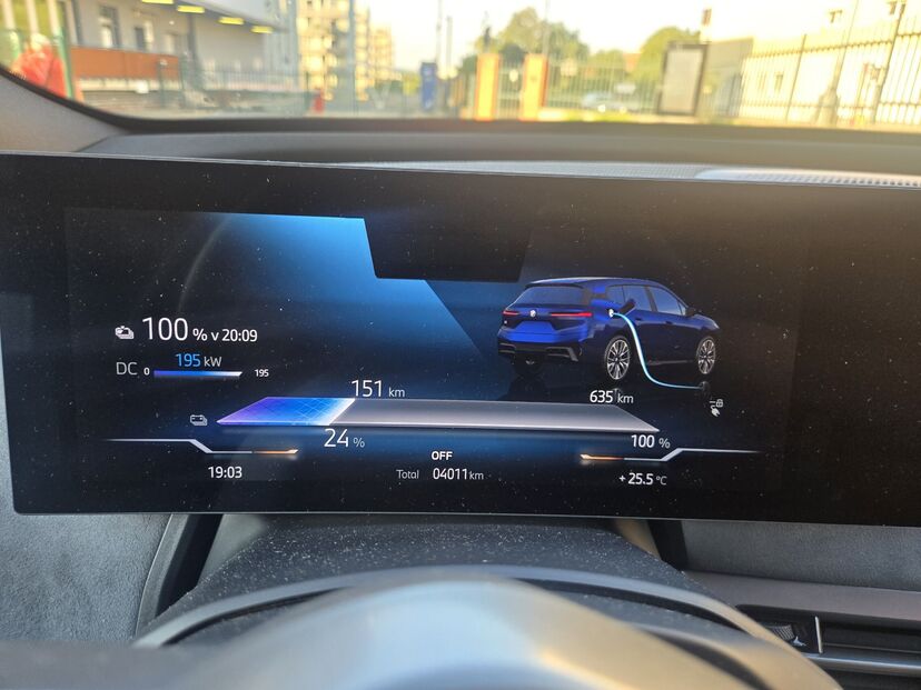 BMW iX facelift (2025)