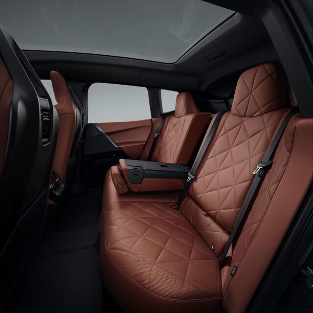 BMW iX facelift (2025)