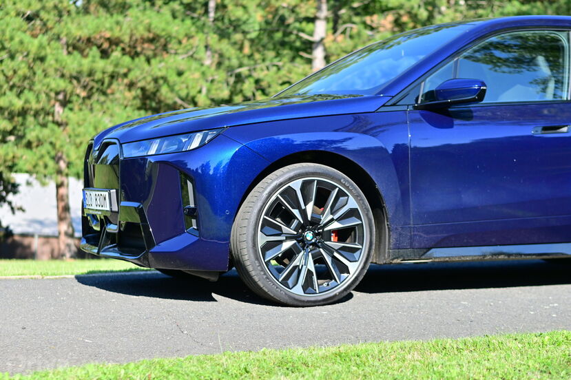 BMW iX facelift (2025)