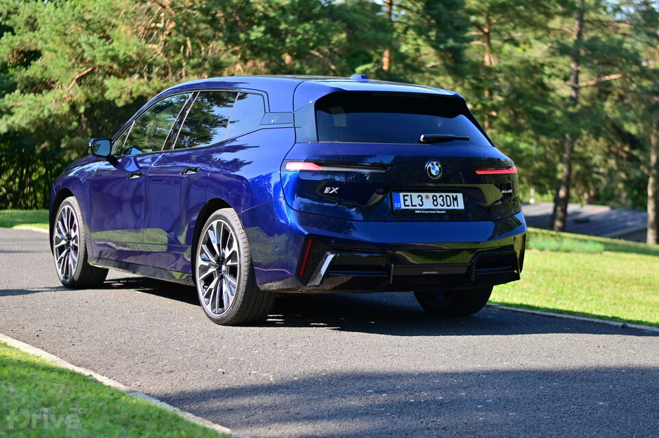 BMW iX facelift (2025)