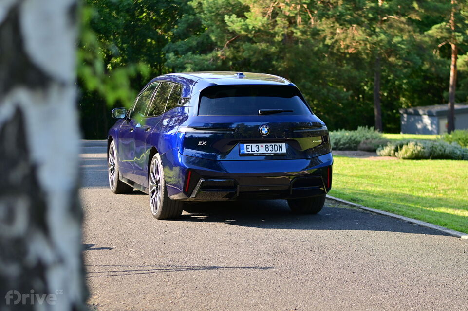 BMW iX facelift (2025)