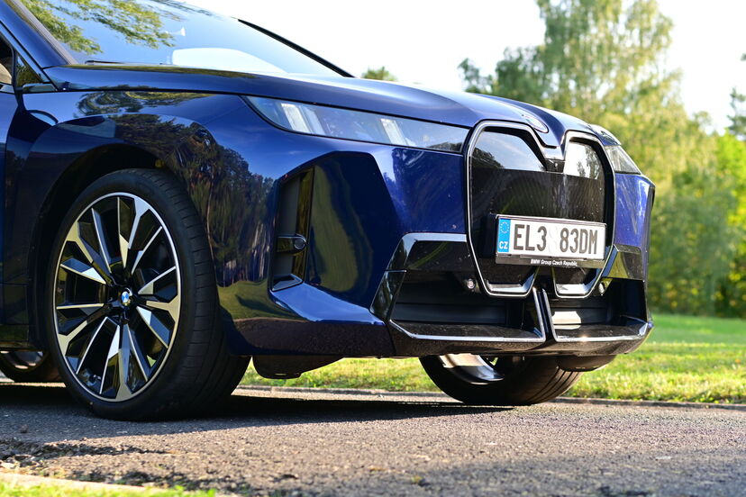 BMW iX facelift (2025)