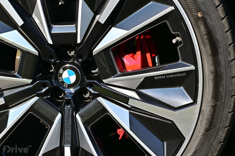 BMW iX facelift (2025)