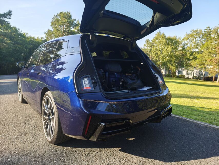 BMW iX facelift (2025)