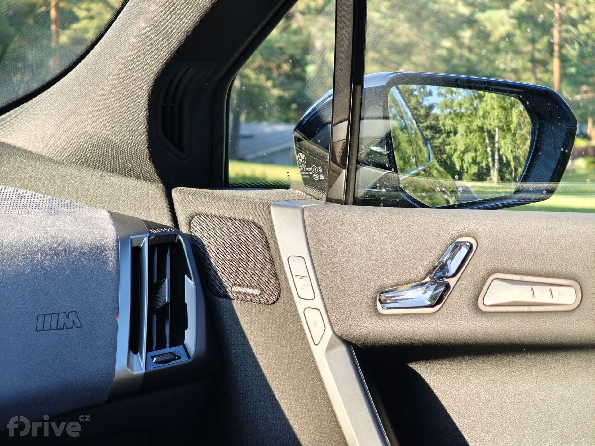 BMW iX facelift (2025)