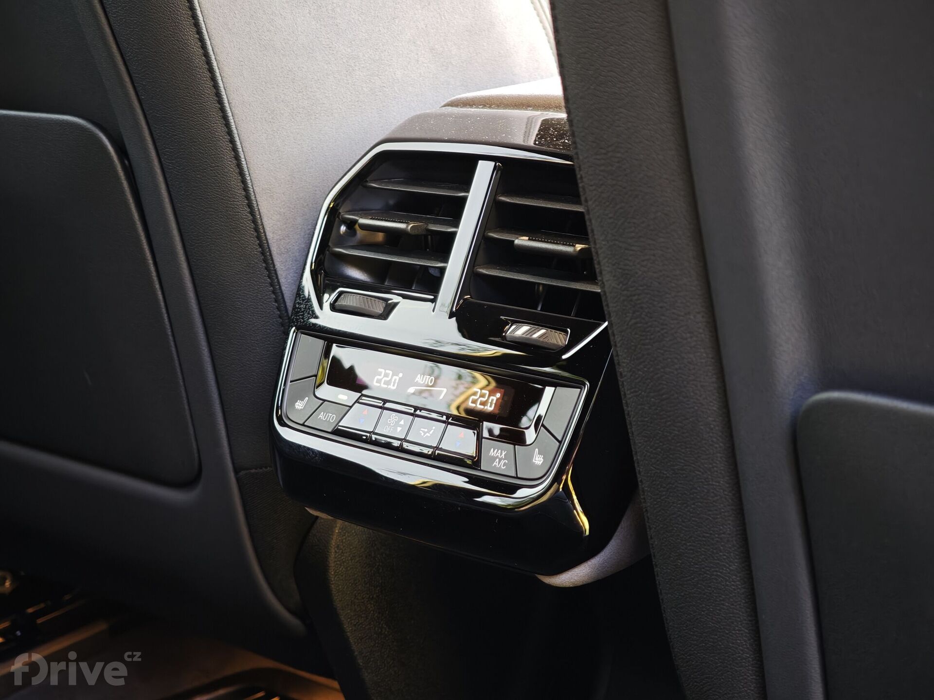 BMW iX facelift (2025)