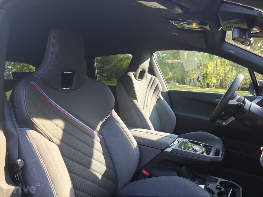 BMW iX facelift (2025)