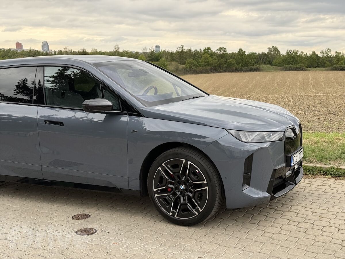 BMW iX M70 xDrive