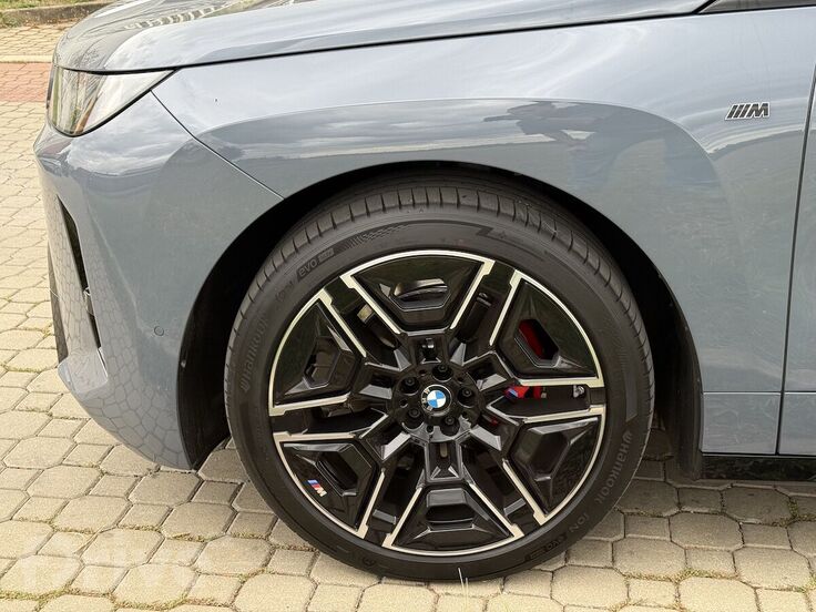 BMW iX M70 xDrive