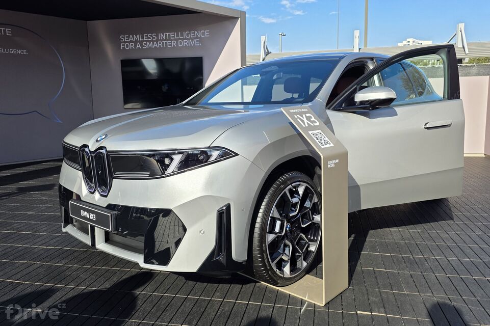 BMW iX3 (2025)