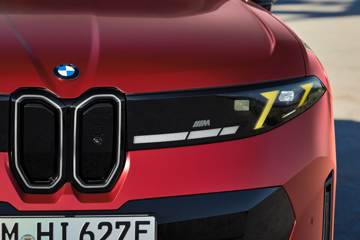 BMW iX4