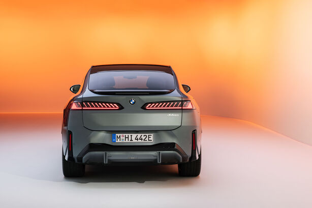 BMW iX4