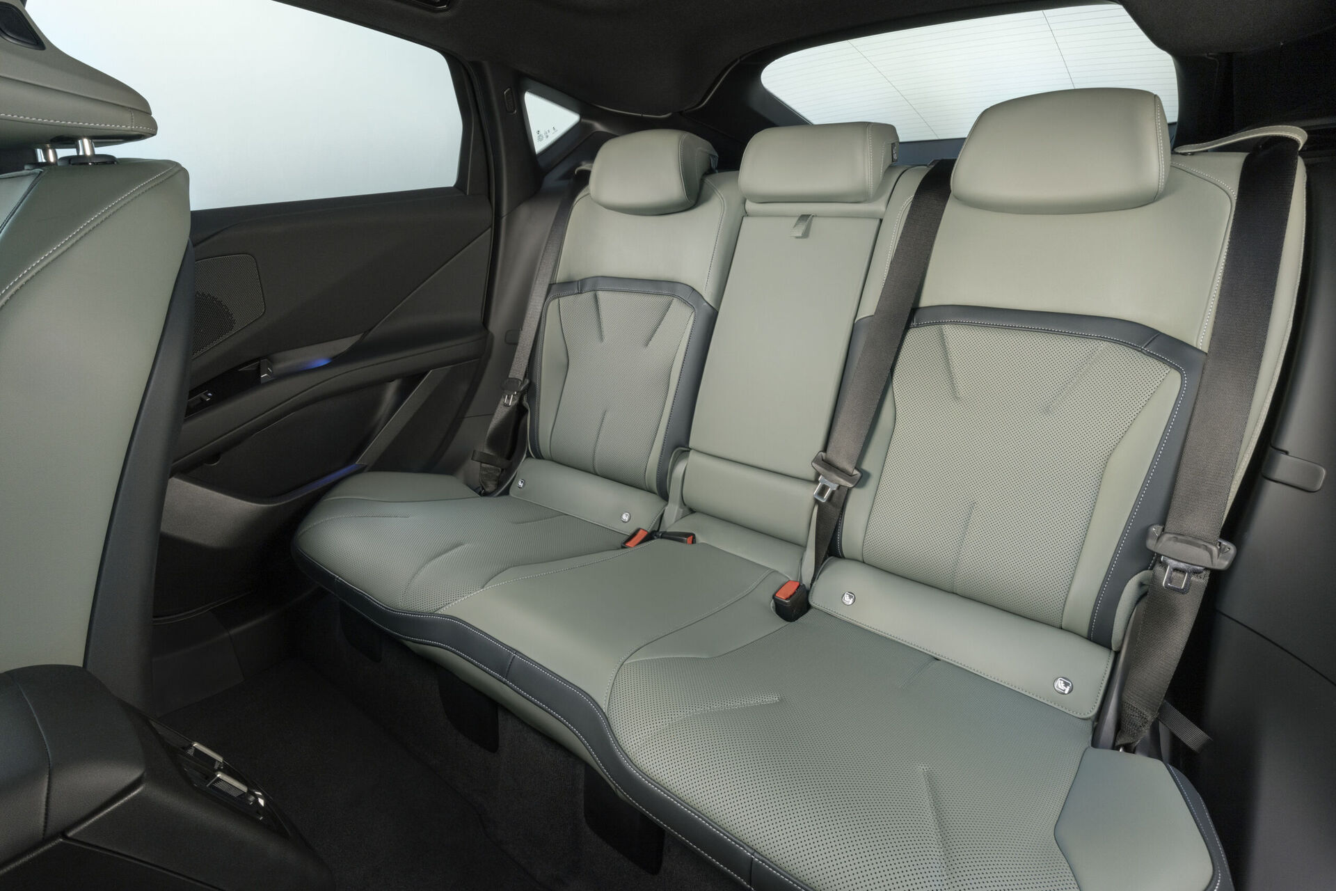 BMW iX4