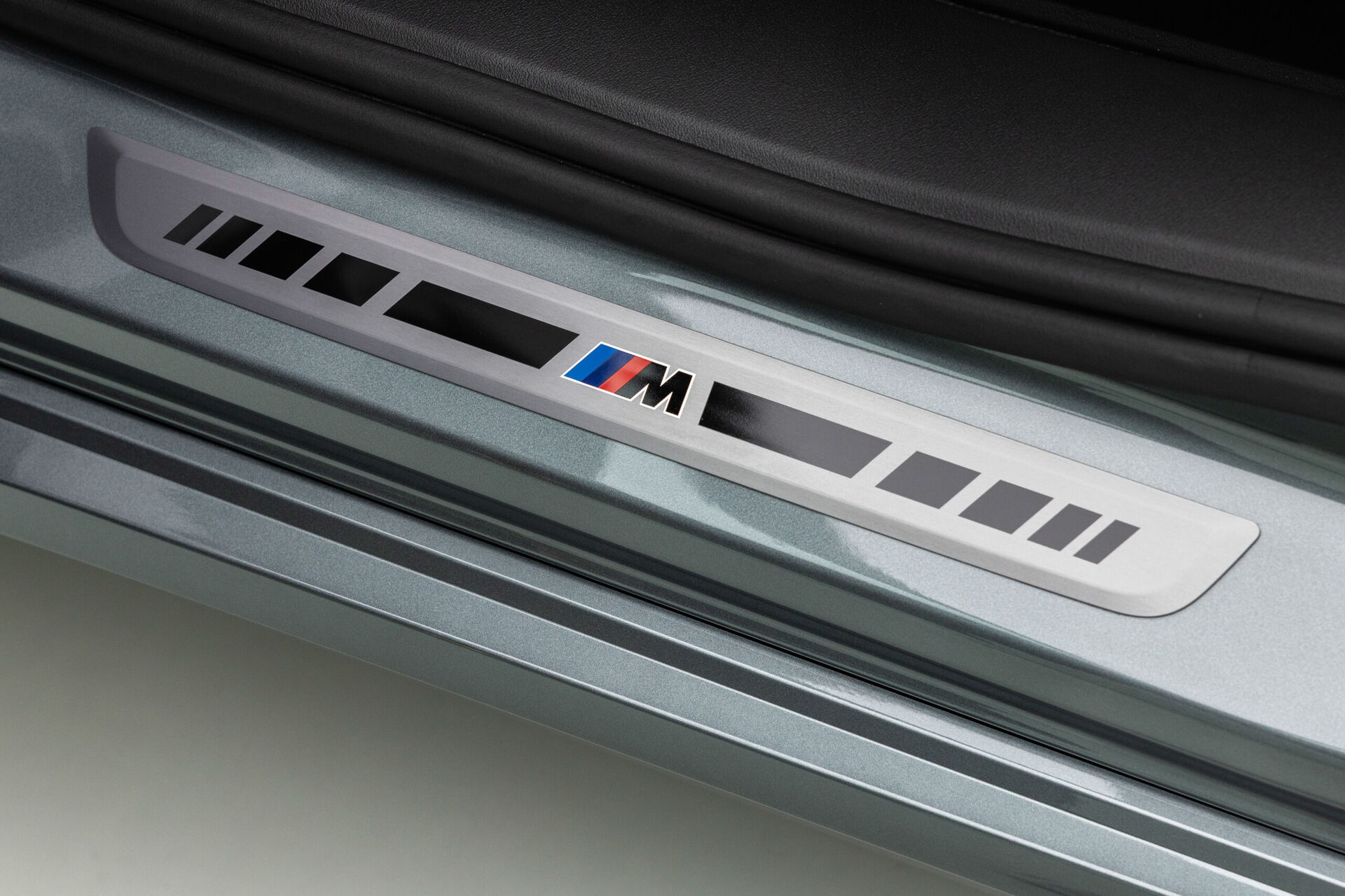 BMW iX4