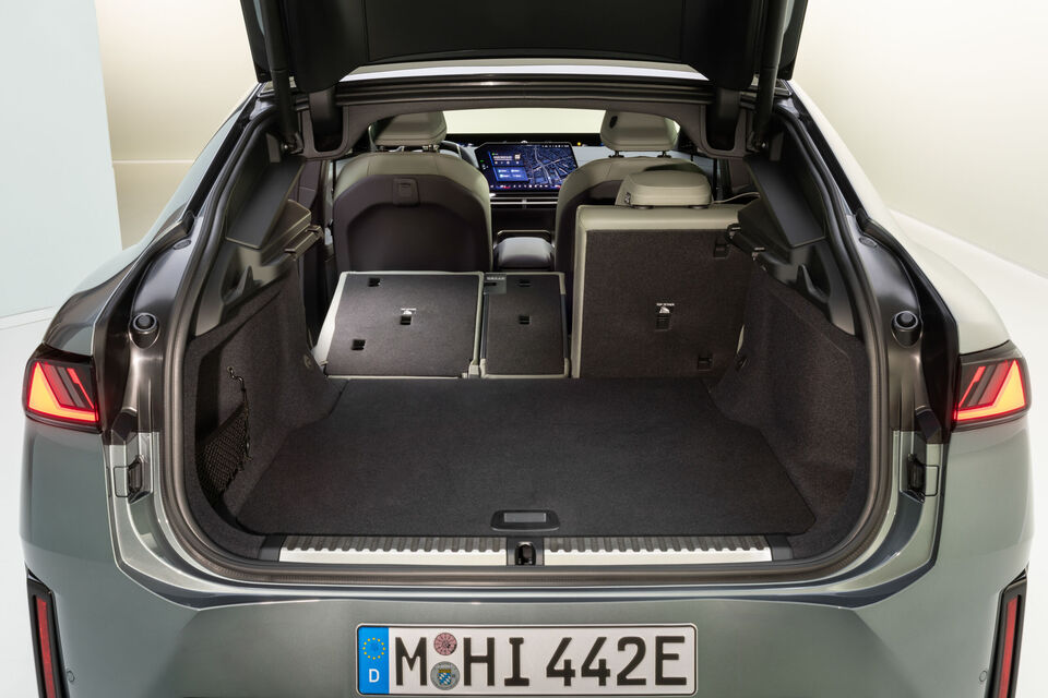 BMW iX4
