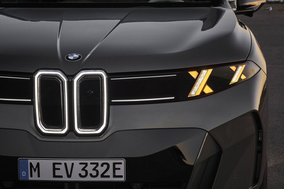 BMW iX5