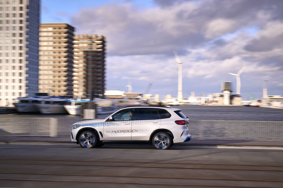 BMW iX5