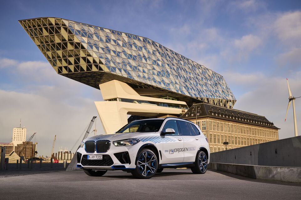 BMW iX5