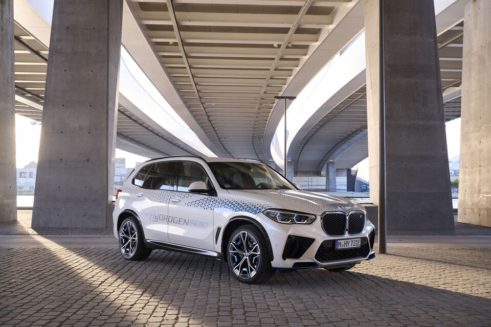 BMW iX5
