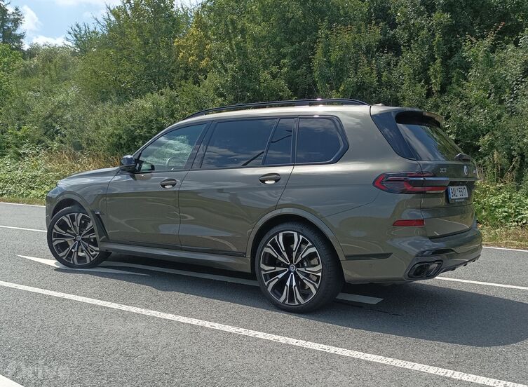 BMW X7 M60i xDrive (2023)