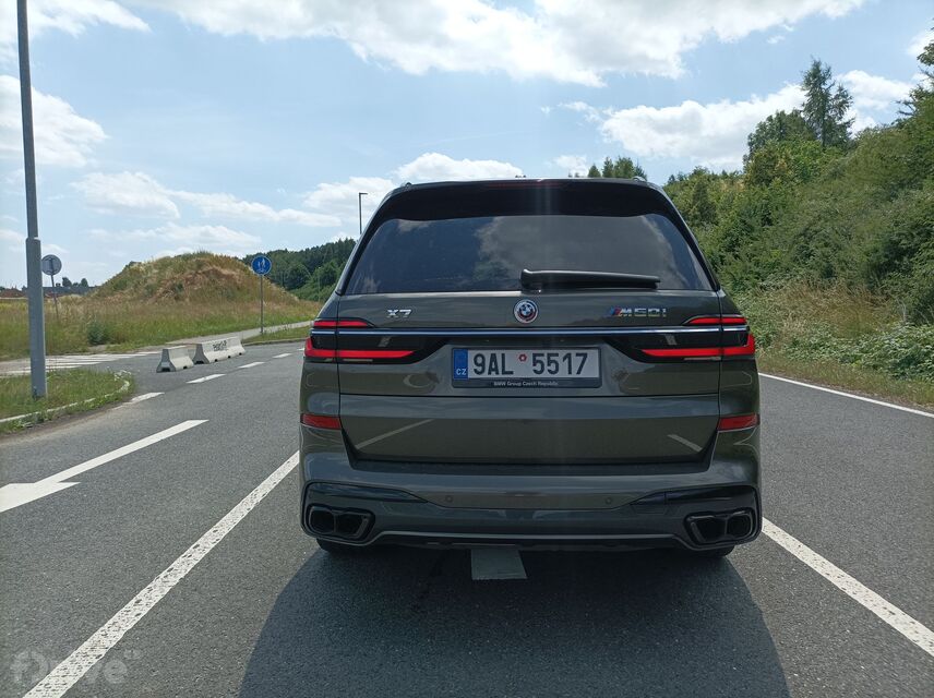 BMW X7 M60i xDrive (2023)
