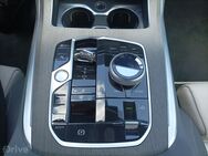 BMW X7 M60i xDrive (2023)