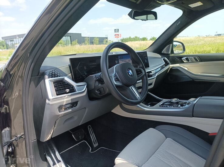 BMW X7 M60i xDrive (2023)
