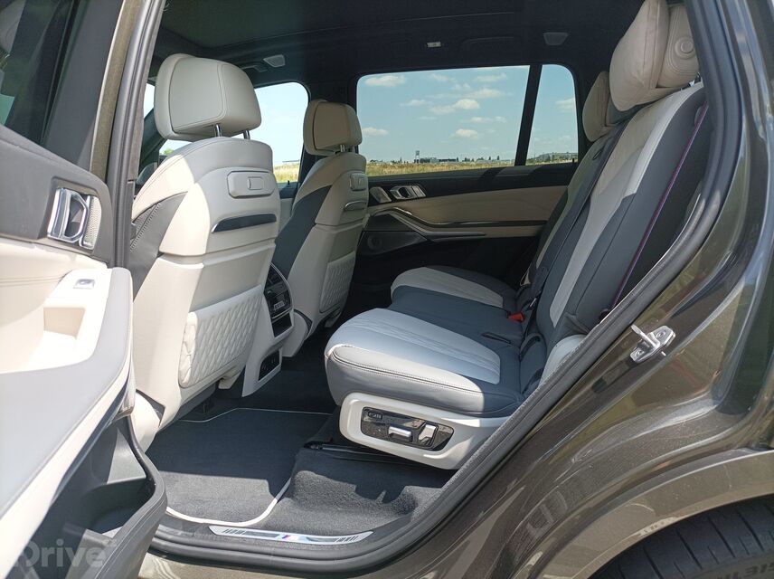 BMW X7 M60i xDrive (2023)