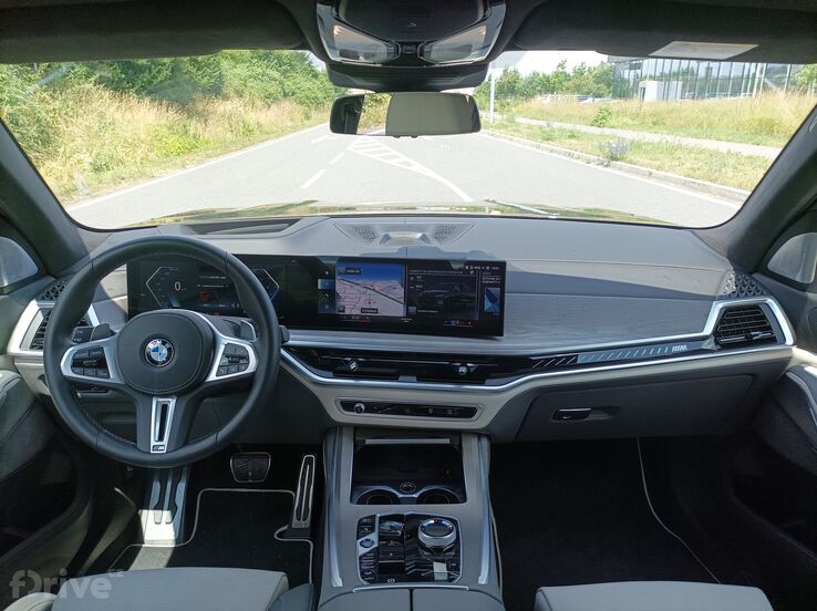 BMW X7 M60i xDrive (2023)