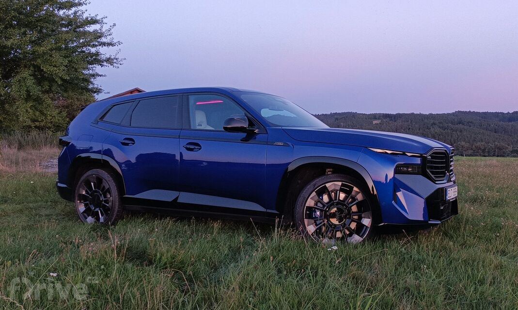 BMW XM 4.4 V8 M Hybrid