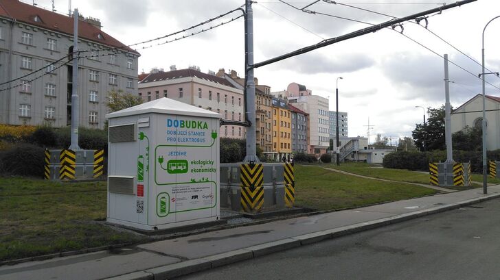 Budka a troleje na konečné na Palmovce