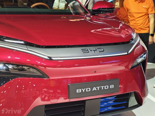 BYD Atto 8