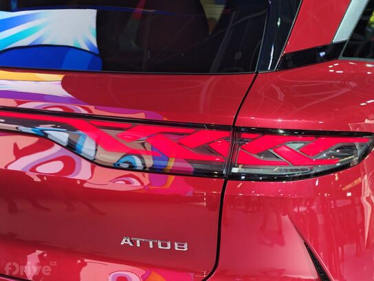 BYD Atto 8