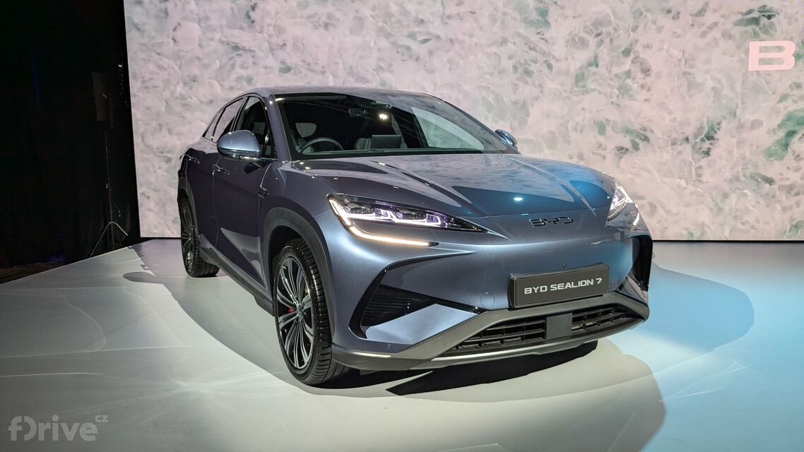BYD Sealion 7
