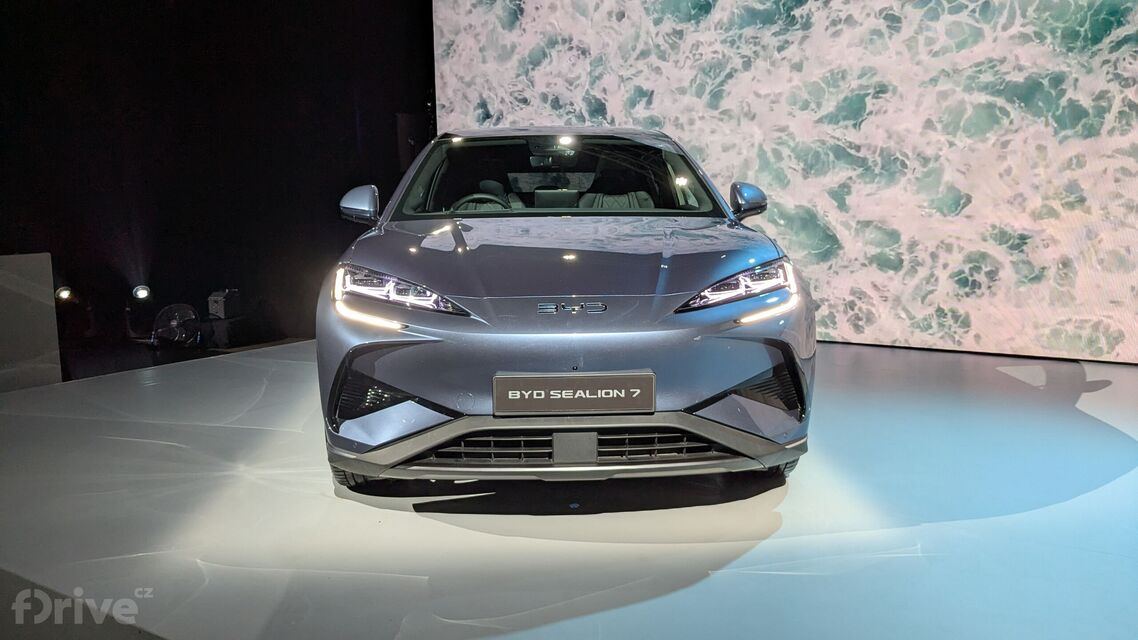 BYD Sealion 7