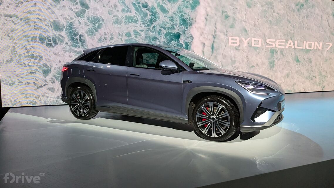 BYD Sealion 7