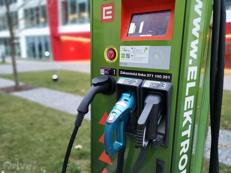Cestujeme elektromobilem po Praze
